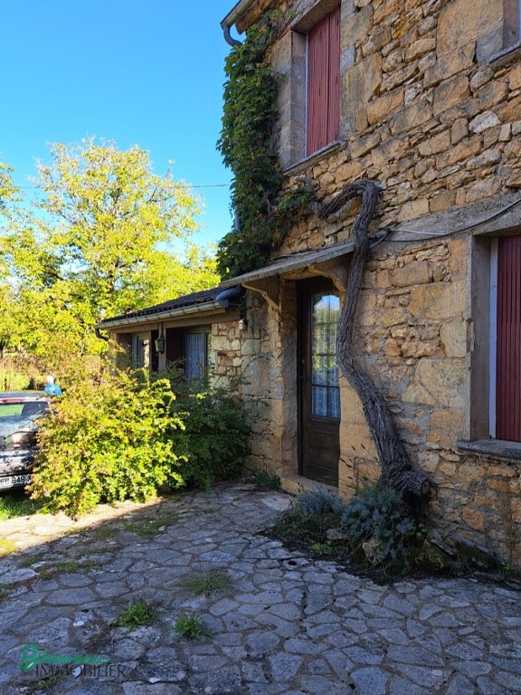 Charmante maison en pierre ancienne, d’environ 90 m² habitables sur 2 niveaux