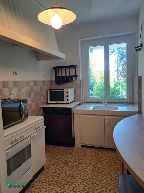 Grande Maison sur 2 niveaux, composée de 2 logements