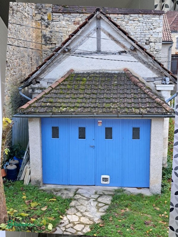 Maison ancienne en pierre crépie de 1845, d’environ 119 m² sur 2 niveaux, avec cour, piscine, garage indépendant