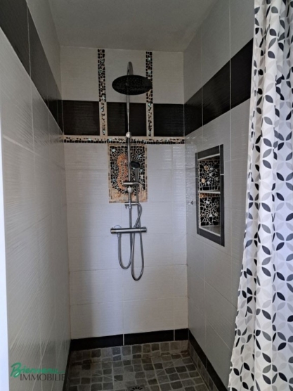 Maison d’habitation sur 2 niveaux à finir d’aménager