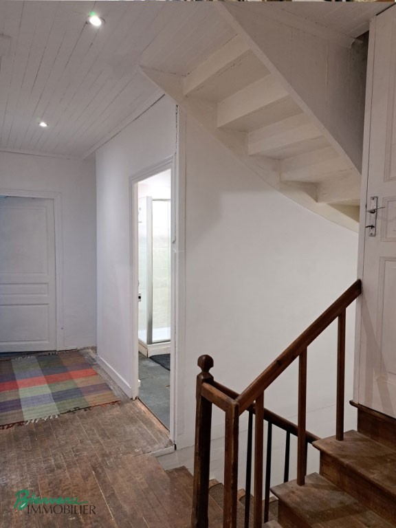 Charmante maison bourgeoise en pierre d’environ 115 m² habitables sur 2 niveaux à finir de rénover