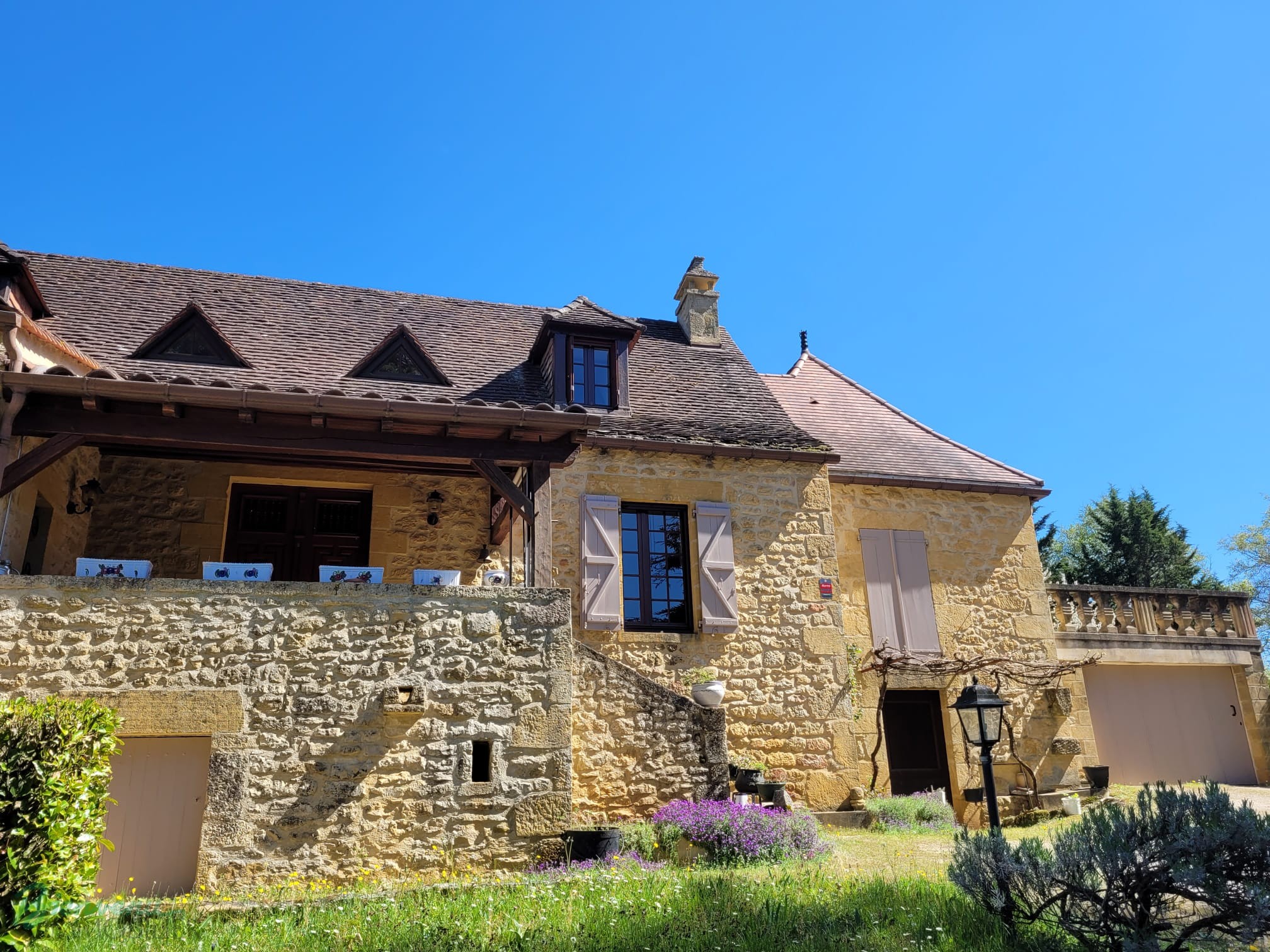 Charmante Maison principale en pierre & Gîte