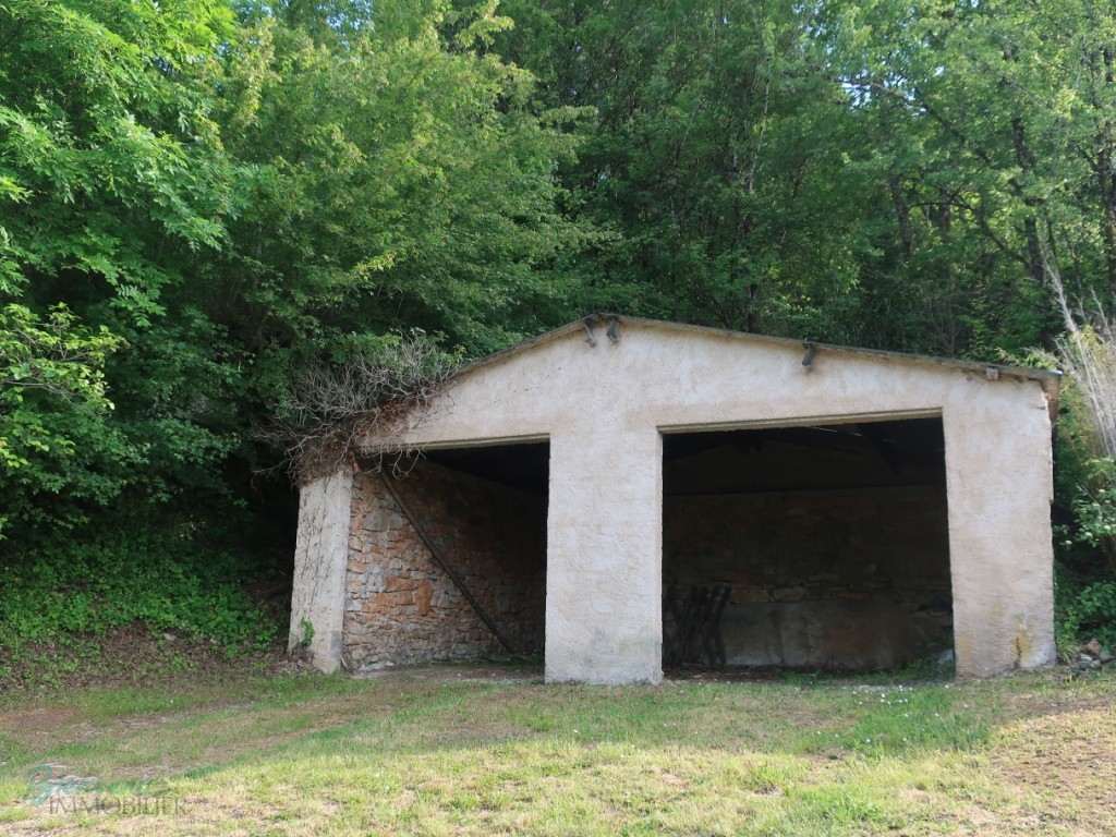 Charmante maison en pierre à rénover