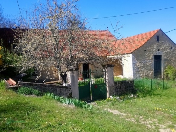 Charmante maison en pierre à rénover