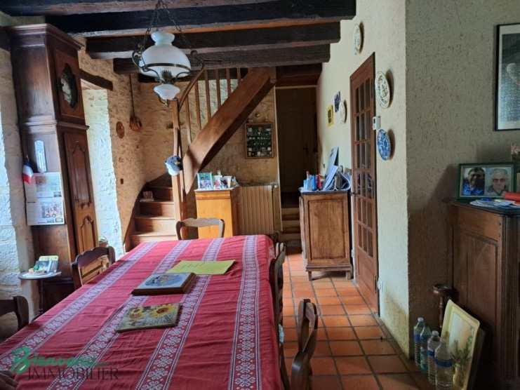MAISON EN PIERRE CONSTRUITE DANS UN ANCIEN MOULIN