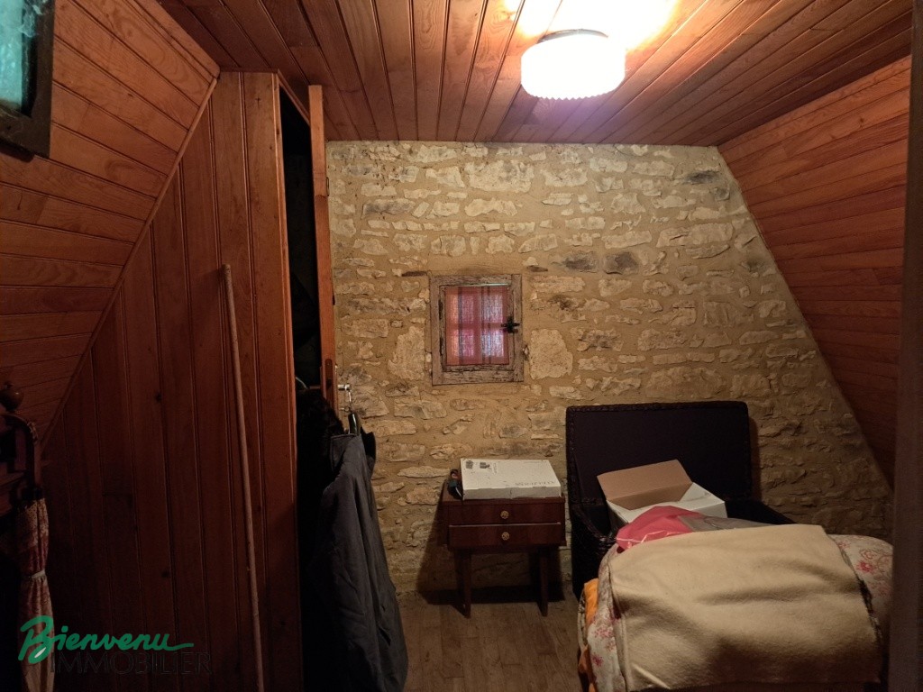 MAISON EN PIERRE CONSTRUITE DANS UN ANCIEN MOULIN