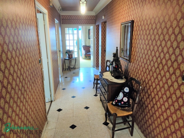 Joli batiment en pierre et très bel appartement