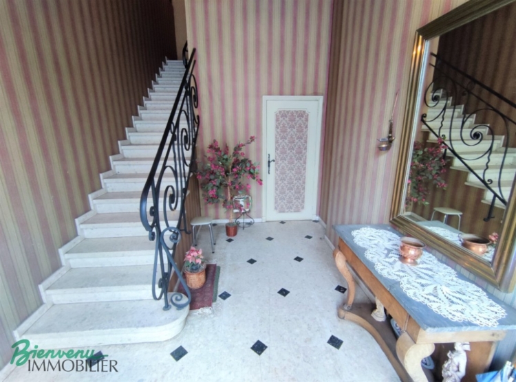 Joli batiment en pierre et très bel appartement