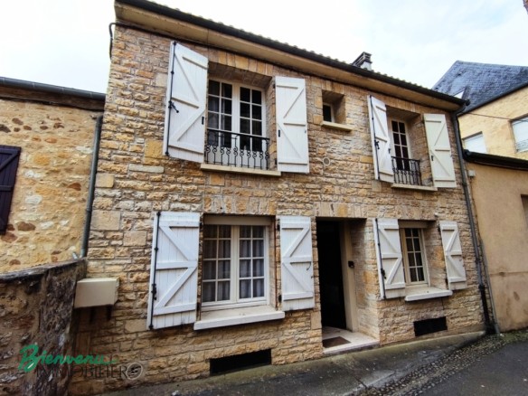 Joli batiment en pierre et très bel appartement