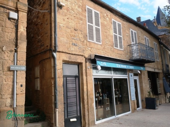 Charmante ensemble immobilier tout en pierre