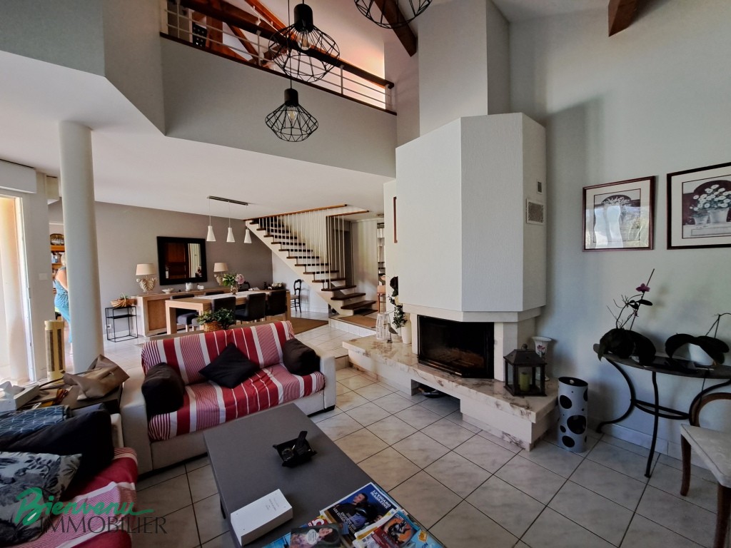 CHARMANTE MAISON CONTEMPORAINE