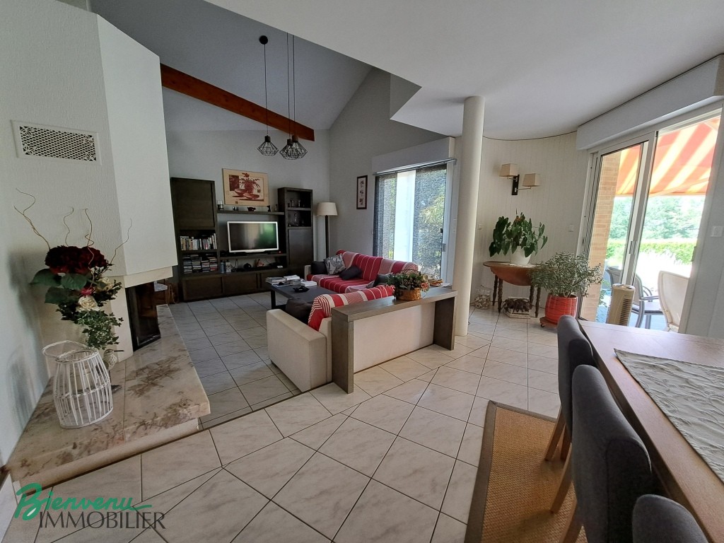 CHARMANTE MAISON CONTEMPORAINE