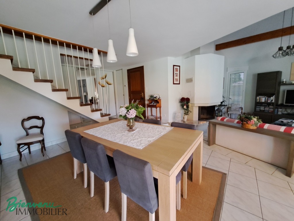CHARMANTE MAISON CONTEMPORAINE