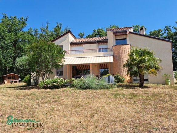 CHARMANTE MAISON CONTEMPORAINE