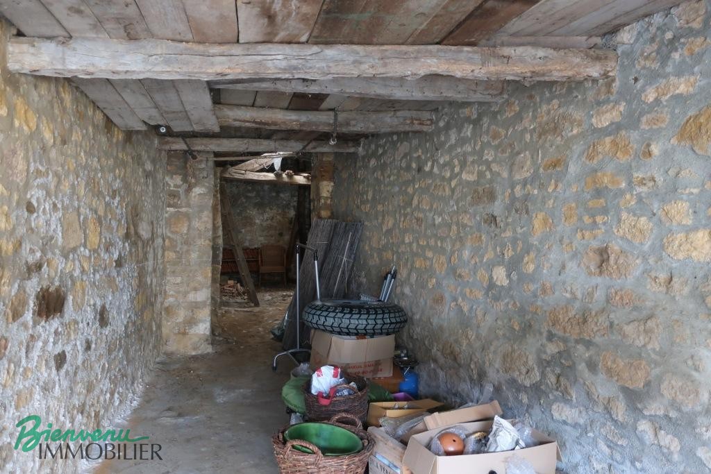 Bâtiment en pierre à usage de Garage
