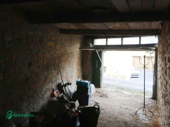 Bâtiment en pierre à usage de Garage