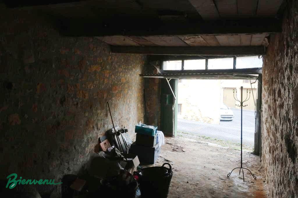 Bâtiment en pierre à usage de Garage