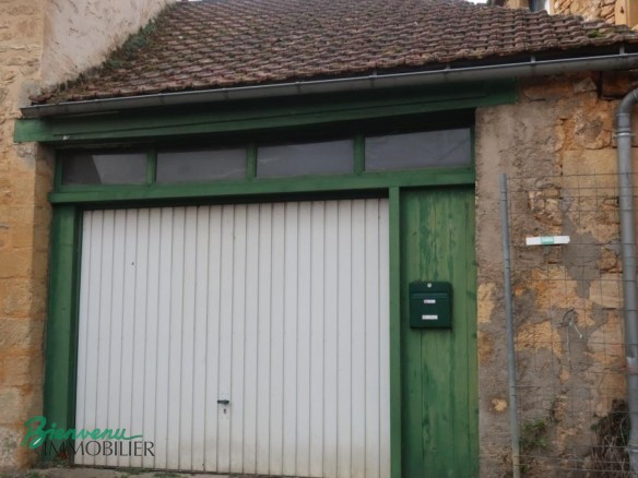 Bâtiment en pierre à usage de Garage