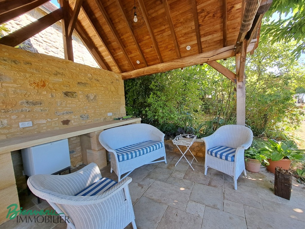 Maison en pierre bénéficie de magnifiques vues