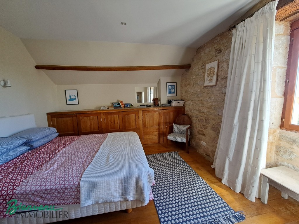 Maison en pierre bénéficie de magnifiques vues