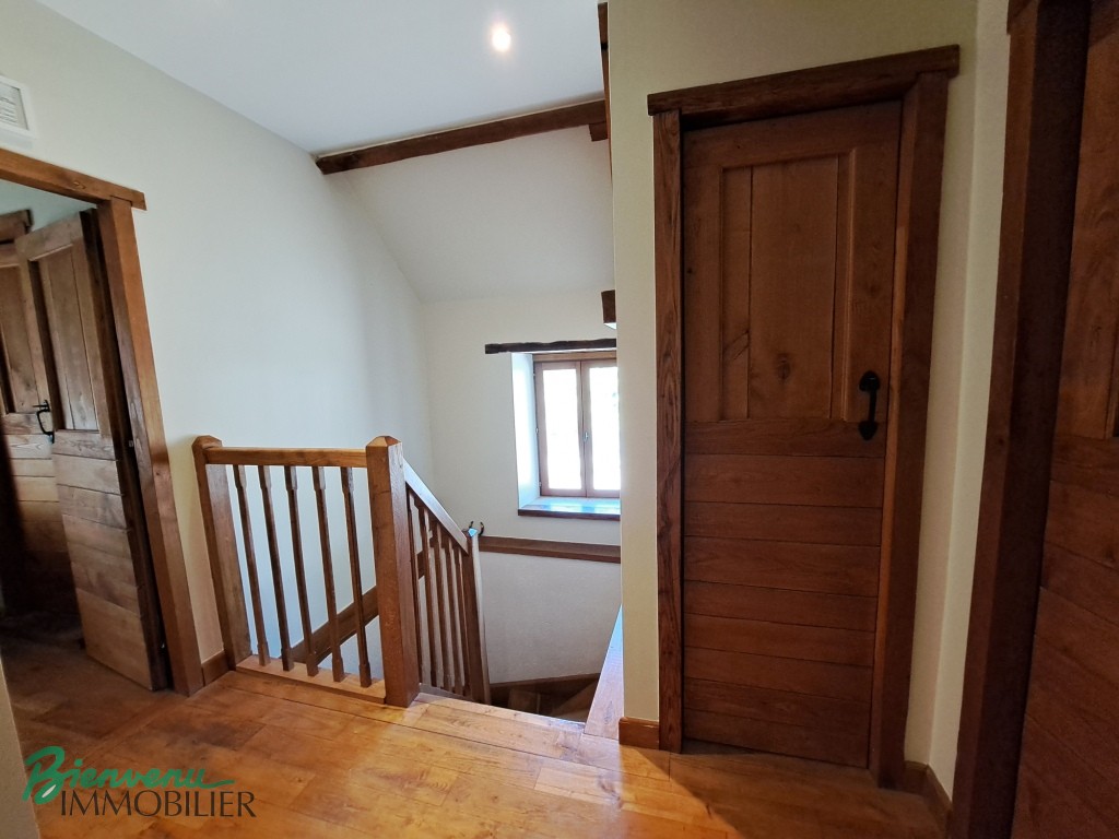 Maison en pierre bénéficie de magnifiques vues