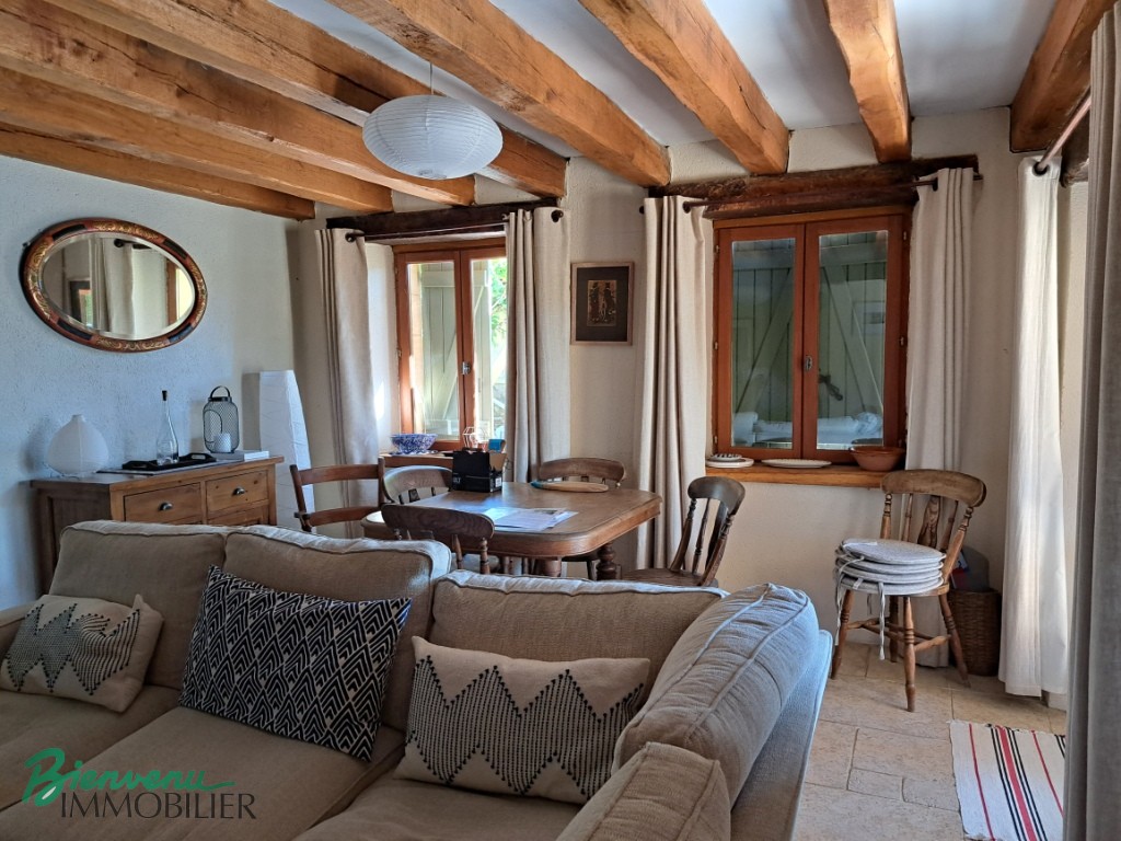 Maison en pierre bénéficie de magnifiques vues