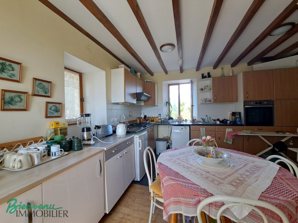 Charmante Maison ancienne en pierre , répartis sur 2 niveaux, avec véranda