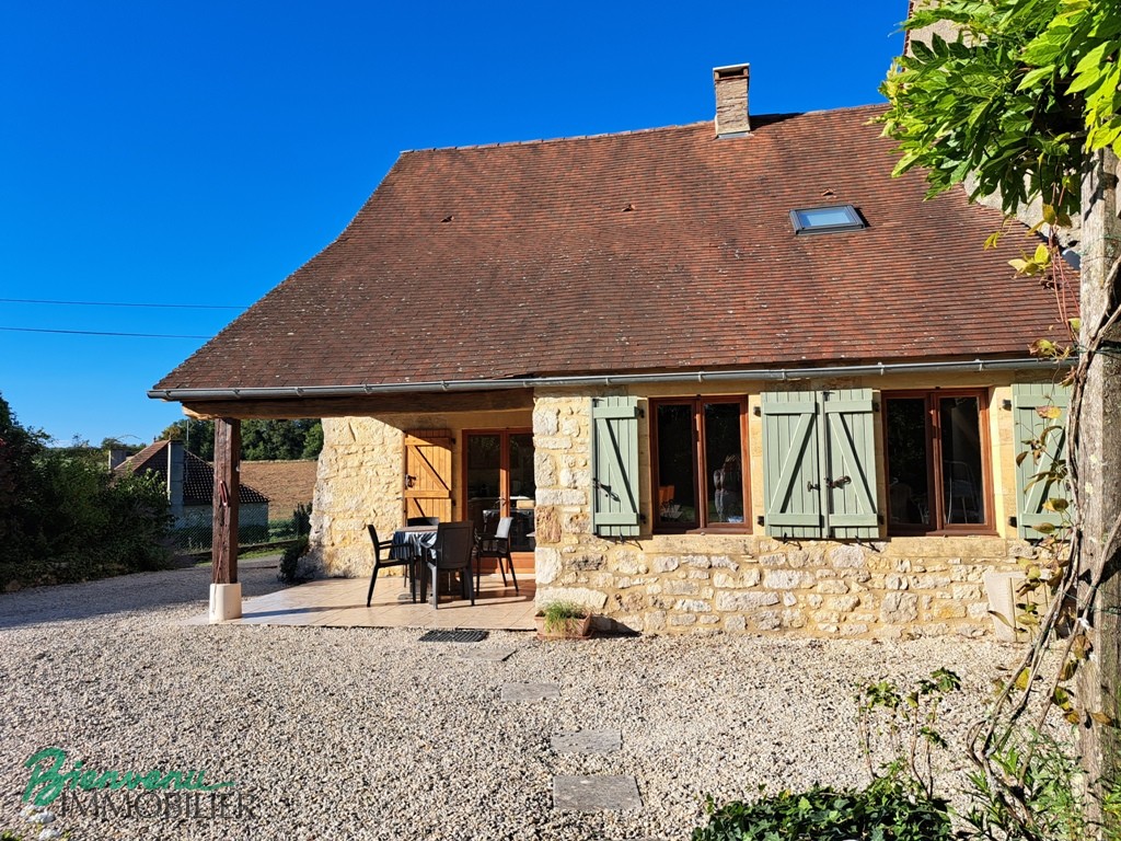 Maison en pierre bénéficie de magnifiques vues