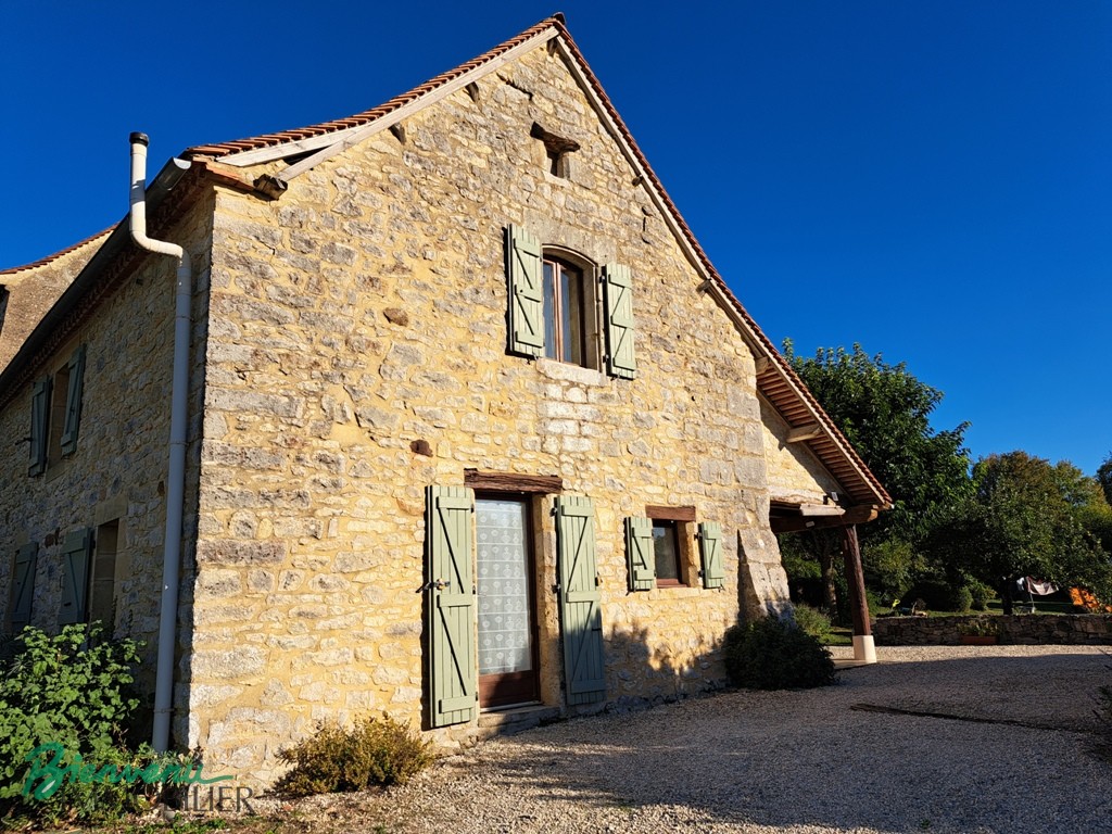 Maison en pierre bénéficie de magnifiques vues