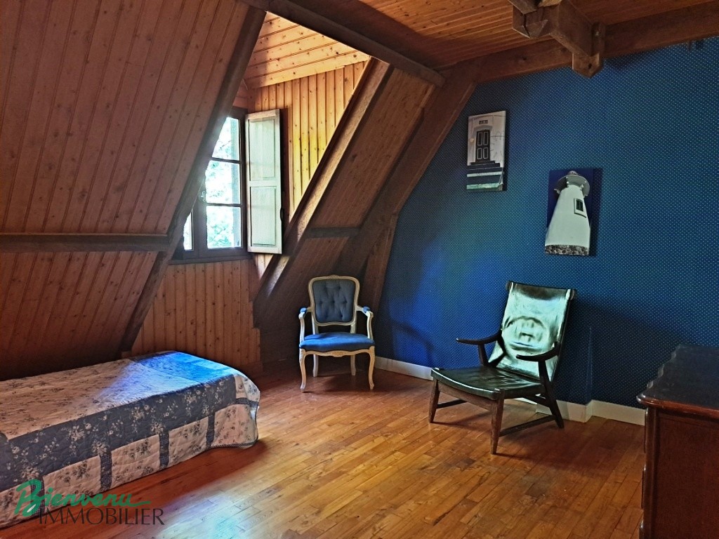 Maison récente en pierre de plain pied et son Chalet proche Gourdon
