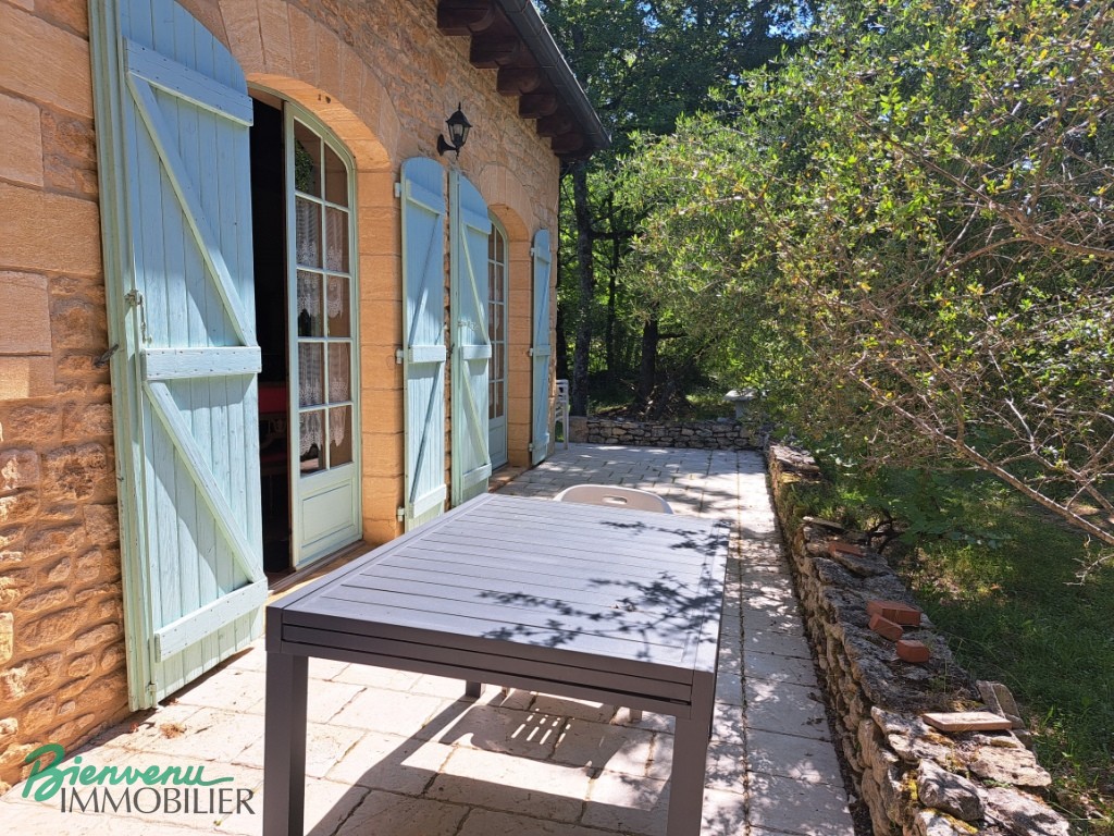 Maison récente en pierre de plain pied et son Chalet proche Gourdon