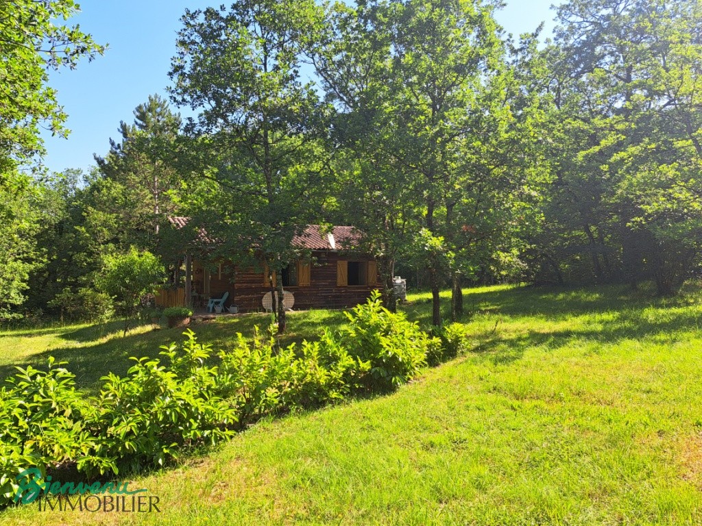 Maison récente en pierre de plain pied et son Chalet proche Gourdon