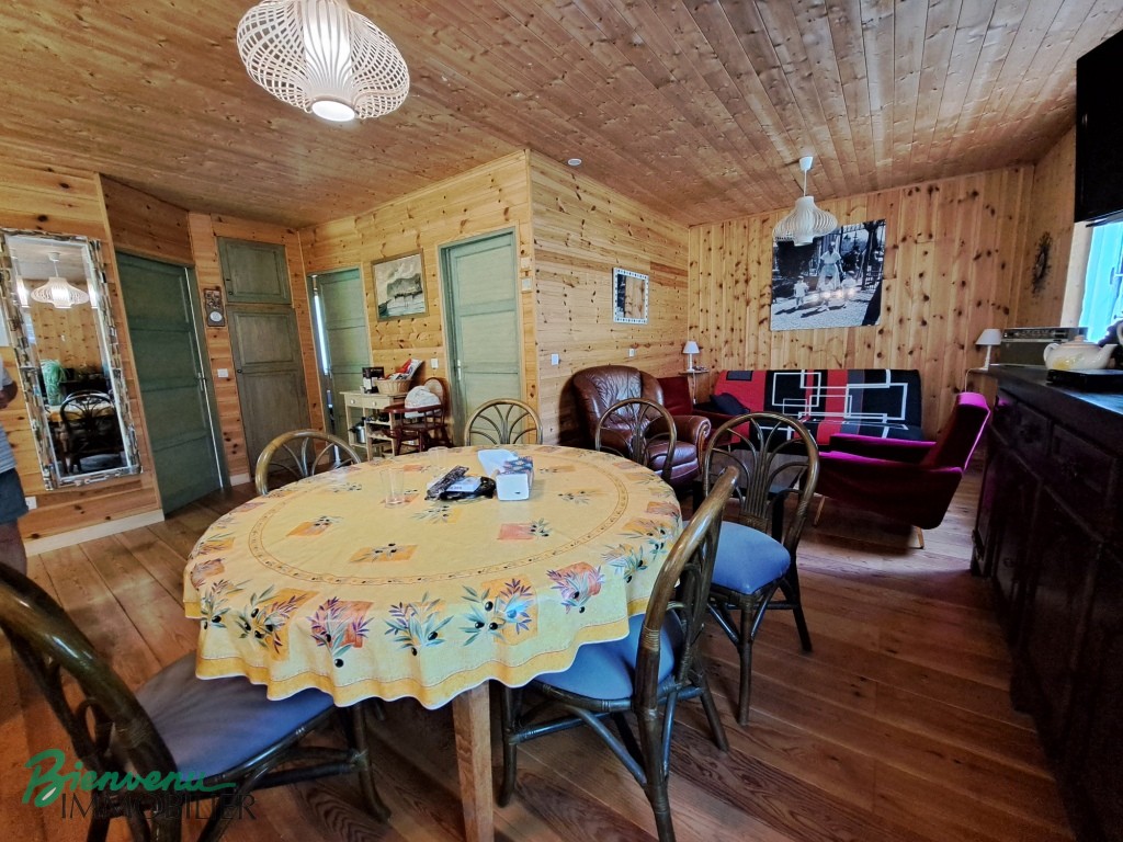 Maison récente en pierre de plain pied et son Chalet proche Gourdon