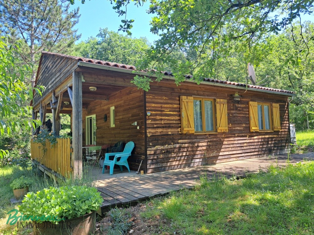 Maison récente en pierre de plain pied et son Chalet proche Gourdon
