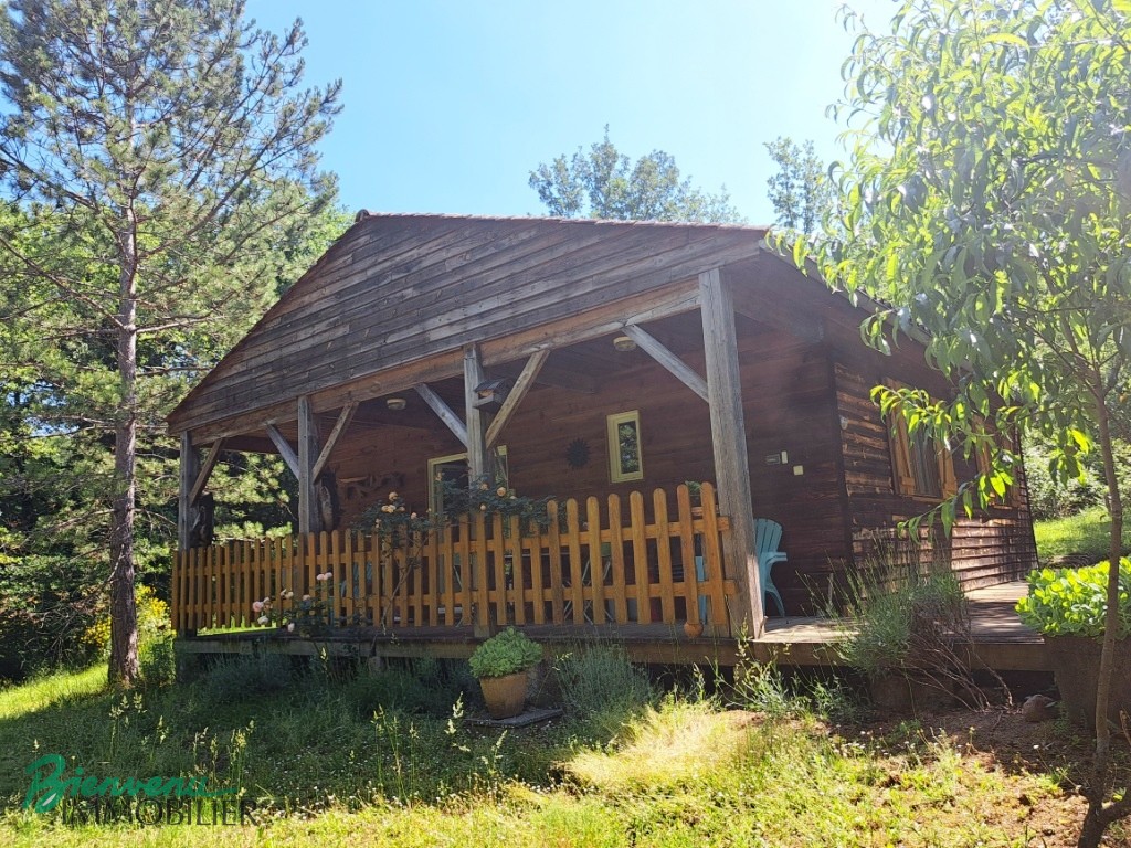 Maison récente en pierre de plain pied et son Chalet proche Gourdon
